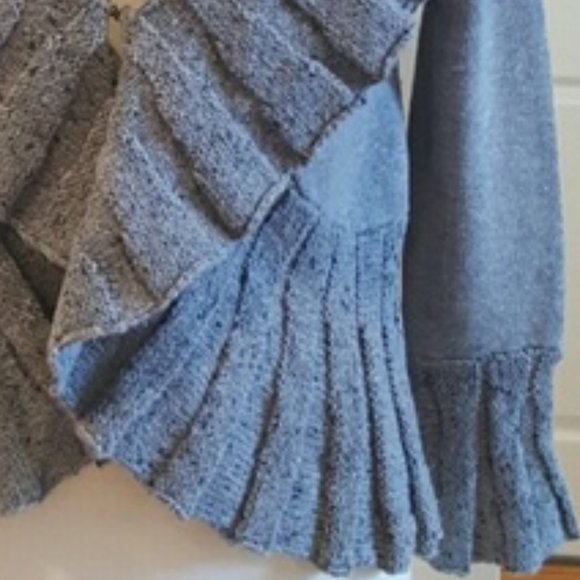 🐇 Flattering Dark Grey Fan Pleated Cardigan - S - Picture 4 of 8